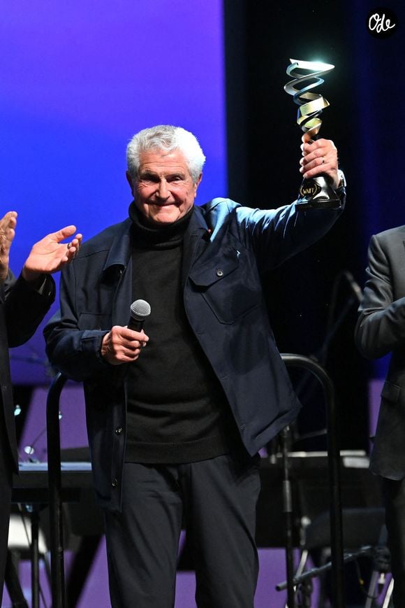 Le cinéaste compte également en faire son nouveau lieu de travail et passer beaucoup moins de temps à Paris.

Claude Lelouch, le président d'honneur du Festival, durant la soirée d'ouverture de la 2eme édition du WAIFF ( World A.I. Film Festival) dans la salle Debussy du Palais des Festivals à Cannes, le 21 avril 2026, un événement inédit dédié aux interactions entre les nouvelles technologies et la création cinématographique et audiovisuelle. © Bruno Bebert / Bestimage