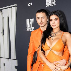Timothée Chalamet et Kylie Jenner au photocall lors de la projection de "Marty Supreme" au Academy Theatre à Los Angeles le 08 décembre 2025. Crédit Bestimage