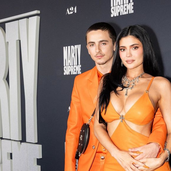 Timothée Chalamet et Kylie Jenner au photocall lors de la projection de "Marty Supreme" au Academy Theatre à Los Angeles le 08 décembre 2025. Crédit Bestimage