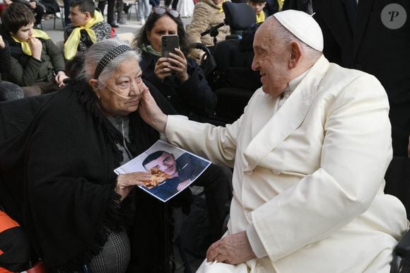 Sœur Geneviève était amie avec le pape

Le pape François lors de l'audience générale hebdomadaire sur la place Saint-Pierre au Vatican le 13 novembre 2024. Photo : Vatican Media/Catholic Press Photo/IPA/ABACAPRESS.COM