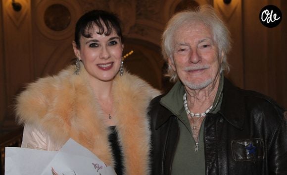 Après avoir quitté sa maison de Marnes-la-Coquette, devenue trop grande, l'interprète de Santiano a donc trouvé dans les Yvelines un lieu où il se sent pleinement chez lui.

Hugues Aufray et sa femme Murielle - Hugues Aufray reçoit la médaille Grand Vermeil de la ville des mains d'Anne Hidalgo, à l'hôtel de ville de Paris le 18 décembre 2025. © Philippe Baldini/Bestimage