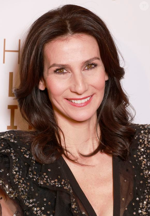 Marie Drucker - Photocall de la 10ème édition du "Global Gift Gala 2022" au Four Seasons Hotel George V à Paris le 19 novembre 2022.
Ce traditionnel dîner de charité organisé chaque année par Thierry Martino qui en assure les Relations Publiques, a pour vocation de collecter des fonds en faveur de Global Gift Foundation et de Eva Longoria Foundation.
Leur mission est de venir en aide aux femmes et aux enfants partout où cela est nécessaire, notamment en soutenant financièrement des projets associatifs ciblés permettant d’améliorer le quotidien des personnes en situation de précarité.
Chaque année la Fondation Global Gift choisit également une association locale afin de lui reverser une part des bénéfices de la soirée.
Cette année c’est l’association « Un Rien C’est Tout » présidée par Cécile Duffau qui a été choisie.
Cette association défend 4 grandes causes qui sont : le droit à la dignité, l’enfance, la santé et l’environnement.
En tout ce sont plus de 190 projets réalisés et près de 3 millions d’euros collectés depuis sa création en 2016.
Outre Eva Longoria, de nombreux invités ont foulé le tapis rouge.
Christophe Beaugrand et Béatrice Rosen ont endossé les rôles de Maitre et Maîtresse de Cérémonie. (En français pour lui, en anglais pour elle)
Pour l’animation musicale, la Fondation a pu compter sur la présence de Camille Lellouche qui a subjugué l’assistance du Global Gift Gala en reprenant quelques-uns de ses succès, ainsi que de la participation surprise d’Hélène Segara qui est montée à l’improviste sur scène pour entonner son tube « Il y a trop de gens qui t’aiment » devant un parterre d’invités conquis.
Une vente aux enchères s’est déroulée sous la houlette de Julien Brunie, DG de Christie’s, dévoilant des lots d’exception tels qu’une peinture d’Auguste, l’artiste phare du french pop Art, un dîner avec Eva Longoria herself ... ou bien encore une sculpture de Richard Orlinski (qui a reçu le Global Gift Utopia Award des mains d’Eva Longoria récompensant ses engagements humanitaires, tout comme l’entrepreneur espagnol, Javier Garcia qui lui a reçu le Global Gift Philanthropreneur Award)
La soirée a pu être imaginée grâce au soutien des sponsors UTOPIA Avatars, (Société basée sur l’écosystème NFT utilisant la puissance de la blockchain pour amplifier sa mission de sensibilisation à la construction d'un monde plus éthique) ainsi que de la marque de bijoux APM Monaco qui a, pour l’occasion, paré Eva Longoria de magnifiques créations.
Quant au diner, signé Christian Le Squer, Chef étoilé du restaurant « Le Cinq », il fut sublimé grâce aux vins Château Enclos Haut
Mazeyres, Appellation POMEROL, et les champagnes BOLL&Cie.


© Christophe Aubert via Bestimage