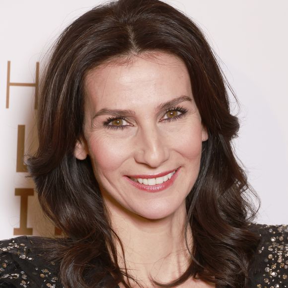 Marie Drucker - Photocall de la 10ème édition du "Global Gift Gala 2022" au Four Seasons Hotel George V à Paris le 19 novembre 2022.
Ce traditionnel dîner de charité organisé chaque année par Thierry Martino qui en assure les Relations Publiques, a pour vocation de collecter des fonds en faveur de Global Gift Foundation et de Eva Longoria Foundation.
Leur mission est de venir en aide aux femmes et aux enfants partout où cela est nécessaire, notamment en soutenant financièrement des projets associatifs ciblés permettant d’améliorer le quotidien des personnes en situation de précarité.
Chaque année la Fondation Global Gift choisit également une association locale afin de lui reverser une part des bénéfices de la soirée.
Cette année c’est l’association « Un Rien C’est Tout » présidée par Cécile Duffau qui a été choisie.
Cette association défend 4 grandes causes qui sont : le droit à la dignité, l’enfance, la santé et l’environnement.
En tout ce sont plus de 190 projets réalisés et près de 3 millions d’euros collectés depuis sa création en 2016.
Outre Eva Longoria, de nombreux invités ont foulé le tapis rouge.
Christophe Beaugrand et Béatrice Rosen ont endossé les rôles de Maitre et Maîtresse de Cérémonie. (En français pour lui, en anglais pour elle)
Pour l’animation musicale, la Fondation a pu compter sur la présence de Camille Lellouche qui a subjugué l’assistance du Global Gift Gala en reprenant quelques-uns de ses succès, ainsi que de la participation surprise d’Hélène Segara qui est montée à l’improviste sur scène pour entonner son tube « Il y a trop de gens qui t’aiment » devant un parterre d’invités conquis.
Une vente aux enchères s’est déroulée sous la houlette de Julien Brunie, DG de Christie’s, dévoilant des lots d’exception tels qu’une peinture d’Auguste, l’artiste phare du french pop Art, un dîner avec Eva Longoria herself ... ou bien encore une sculpture de Richard Orlinski (qui a reçu le Global Gift Utopia Award des mains d’Eva Longoria récompensant ses engagements humanitaires, tout comme l’entrepreneur espagnol, Javier Garcia qui lui a reçu le Global Gift Philanthropreneur Award)
La soirée a pu être imaginée grâce au soutien des sponsors UTOPIA Avatars, (Société basée sur l’écosystème NFT utilisant la puissance de la blockchain pour amplifier sa mission de sensibilisation à la construction d'un monde plus éthique) ainsi que de la marque de bijoux APM Monaco qui a, pour l’occasion, paré Eva Longoria de magnifiques créations.
Quant au diner, signé Christian Le Squer, Chef étoilé du restaurant « Le Cinq », il fut sublimé grâce aux vins Château Enclos Haut
Mazeyres, Appellation POMEROL, et les champagnes BOLL&Cie.


© Christophe Aubert via Bestimage