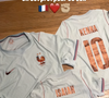 Il a réuni toute la famille autour d'un écran géant pour suivre la rencontre France/Maroc ce 9 juillet 2026

Photo postée par M Pokora en story Instagram