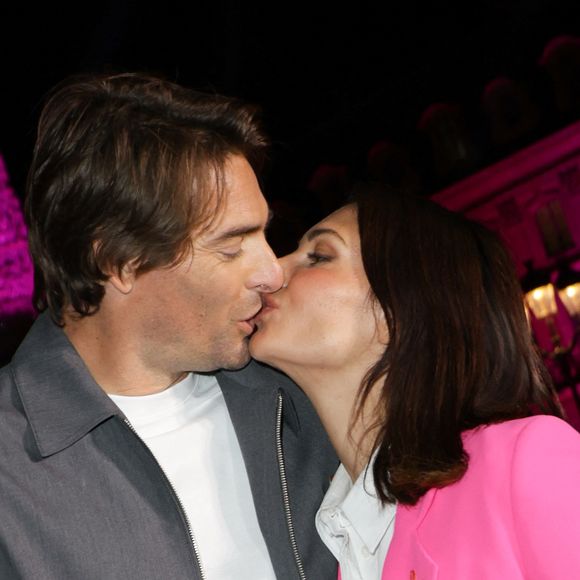 Camille Lacourt et sa compagne Alice Detollenaere - Lancement de la campagne Octobre Rose 2024 sur la Place Vendôme à Paris le 30 septembre 2024, autour d'un spectacle magique et émouvant, mettant en scène des femmes concernées, mis en scène par Amir pour le coup d'envoi de la campagne annuelle de lutte contre les cancers du sein. © Coadic Guirec/Bestimage