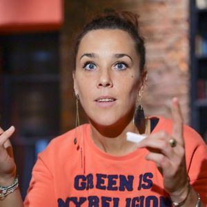 La tant attendue nouvelle saison – la 14 – de The Voice démarre sur TF1, avec Zaz qui a rejoint les fauteuils rouges des coachs. 

La chanteuse Zaz (Isabelle Geffroy) en interview pour l'agence Tass à Moscou au café Blan c. Elle porte un sweat engagé avec la mention "Green is my religion".

© Vyacheslav Prokofyev / Tass / Bestimage