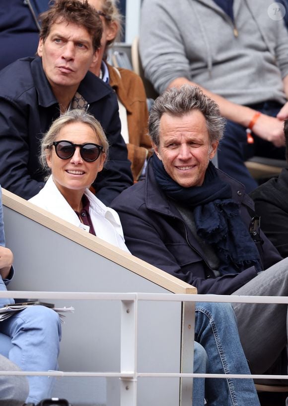 Anne-Sophie Lapix et son mari Arthur Sadoun  dans les tribunes des Internationaux de France de tennis de Roland Garros 2024 à Paris, France, le 2 juin 2024. © Jacovides-Moreau/Bestimage