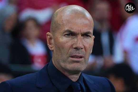 Zinédine Zidane lors du match de l'équipe de France contre la Turquie le 25 septembre 2026. Seskim/PsnewZ/Bestimage