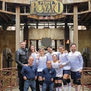 Olivier Minne Passe-partout et Passe-muraille avec Camille Cerf, Diane Leyre, Christophe Licata, Azzeddine Ahmed-Chaouch, Mayane et Léa François dans Fort Boyard sur France 2.
Crédit : Laurent VU - ALP - France Télévisions