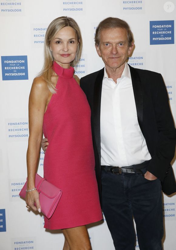 C'est avec son épouse de 19 ans sa cadette, Marie Saldmann, que le célèbre docteur a accueilli Sixtine.

Marie Saldmann et son mari Frédéric Saldmann - Soirée de gala pour la Fondation de la Recherche en Physiologie, "Les Stéthos d'Or" au Four Seasons Hôtel George V à Paris le 24 mars 2025. ©
Marc Ausset-Lacroix/Bestimage