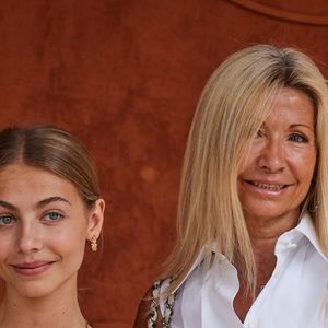 Natty Tardivel et sa fille Stella Belmondo au village lors des Internationaux de France de tennis de Roland Garros 2023, à Paris, le 9 juin 2023. 

© Jacovides-Moreau/Bestimage