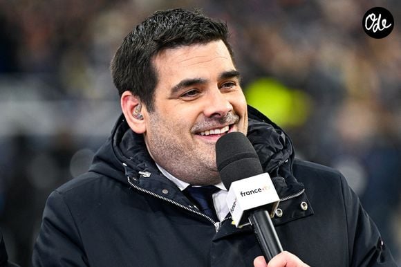 Matthieu Lartot sur le plateau de France Télévisions lors du match de rugby du Tournoi des Six Nations opposant le XV de France à l'Écosse, le 15 mars 2025 au Stade de France à Paris, en France. Photo de Victor Joly/ABACAPRESS.COM