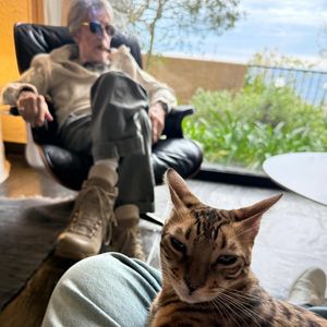 Thomas Dutronc dévoile une photo avec son père Jacques prise en Corse. Photo publiée sur le compte Instagram de Thomas Dutronc le 14 mars 2025.