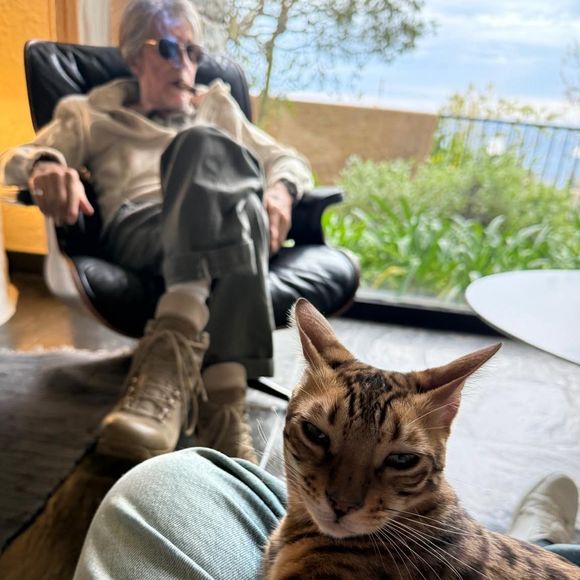 Thomas Dutronc dévoile une photo avec son père Jacques prise en Corse. Photo publiée sur le compte Instagram de Thomas Dutronc le 14 mars 2025.