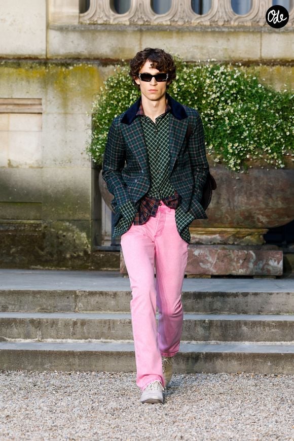 Défilé de mode Dior Homme Prêt à Porter Collection Homme Printemps/Été 2027 lors de la Fashion Week de Paris, France, le 24 juin 2026. © Bestimage