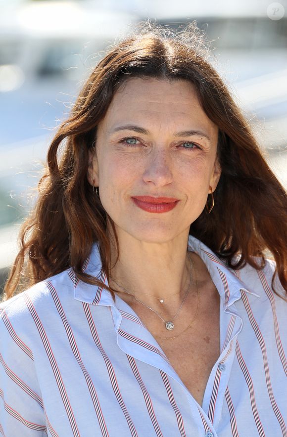 Natacha Lindinger pour la série télévisée "Sam" au photocall du quatrième jour du festival international du film de La Rochelle, France. © Patrick Bernard/Bestimage