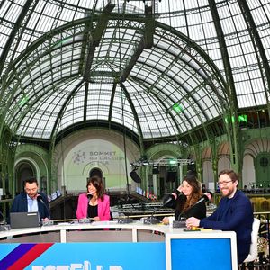 De retour à Paris bientôt, l’animatrice reprendra son émission quotidienne sur RMC.

Estelle Denis installe son émission "Estelle midi" sur RMC au Sommet d'action sur l'intelligence artificielle (IA), au Grand Palais, à Paris, France, le 10 février 2025. © Christian Liewig/Bestimage