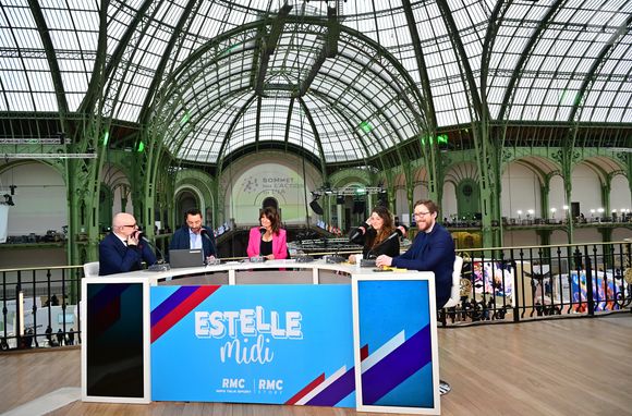 De retour à Paris bientôt, l’animatrice reprendra son émission quotidienne sur RMC.

Estelle Denis installe son émission "Estelle midi" sur RMC au Sommet d'action sur l'intelligence artificielle (IA), au Grand Palais, à Paris, France, le 10 février 2025. © Christian Liewig/Bestimage
