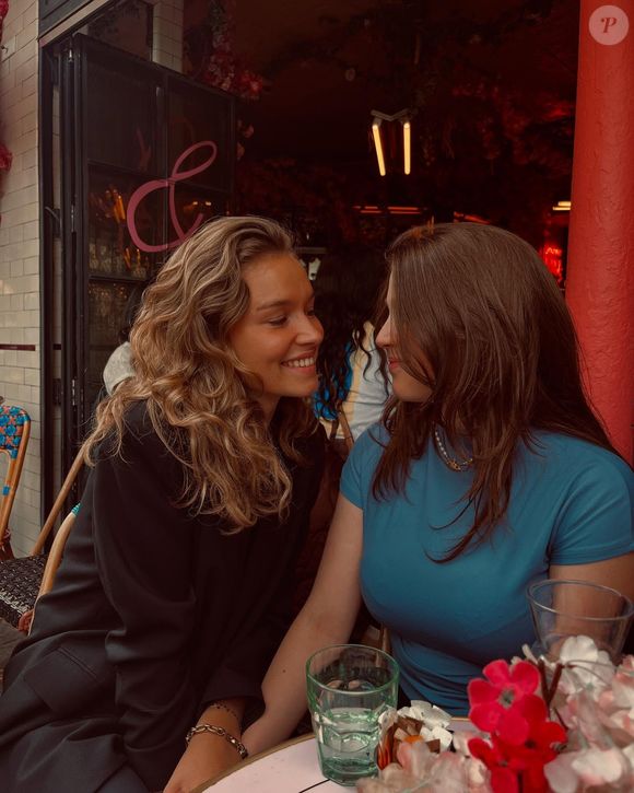 Victoire Dupuis est passionnée par la prise de parole et souhaite devenir présentatrice télé.

Victoire Dupuis, Instagram