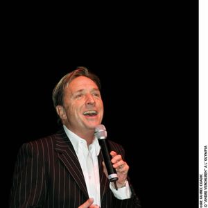 La demeure, entourée d’un étang et de verdure, avait été acquise en ruines sur les conseils de son compagnon Stéphane Chomont, disparu en 1998.

Pascal Sevran aux 80 ans d'André Verchuren à l'Olympia

COADIC GUIREC / BESTIMAGE