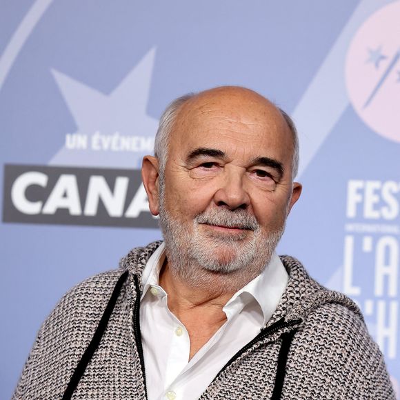 Gérard Jugnot - Tapis rouge lors du 29ème Festival International du Film de Comédie de l'Alpe d'Huez le 22 Janvier 2026. © Dominique Jacovides/Bestimage