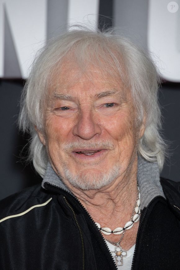 Hugues Aufray assiste à l'avant-première du film 'Un Parfait Inconnu - A Complete Unknown' au Grand Rex le 15 janvier 2025 à Paris, France. Photo par Nasser Berzane/ABACAPRESS.COM