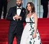 Karim Benzema et sa compagne Lyna Khoudri à la descente des marches du film « 13 jours 13 nuits » lors du 78ème Festival International du Film de Cannes. Le 23 mai 2025
© Olivier Borde/ Bestimage