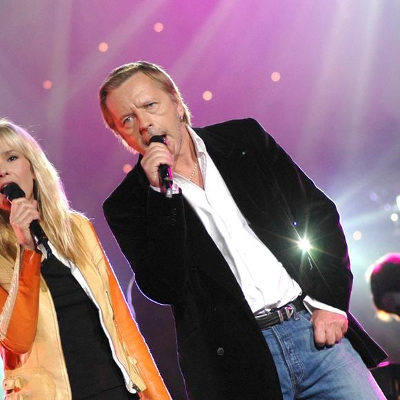 Le fils qu'il a eu avec Romane Serda, Malone, passe quant à lui son bac

Renaud se produisant avec Roman Serda lors d'un concert spectacle en France, le 02 juillet 2005. Photo by Photo by Houin/ANDBZ/ABACAPRESS.COM