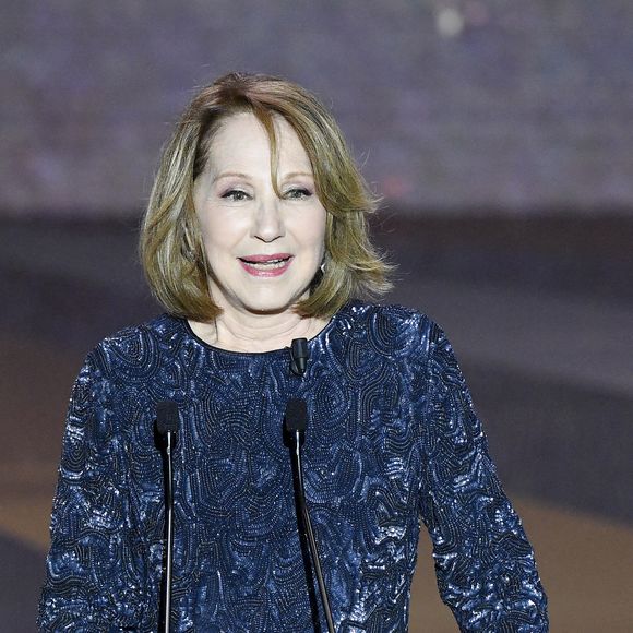 Nathalie Baye sur scène lors de la 46ème cérémonie des César à l'Olympia à Paris le 12 mars 202. © Dominique Charriau/ Pool / Bestimage

|Scène - 46ème cérémonie des César à l'Olympia de Paris