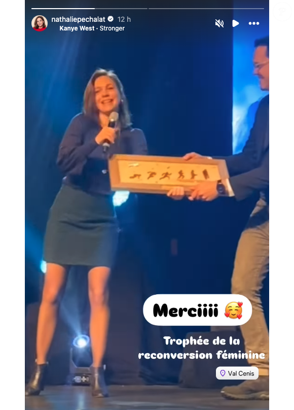 “Merciiii”, a écrit Nathalie Péchalat dans sa story, où elle a partagé le moment où elle a reçu son prix sur scène