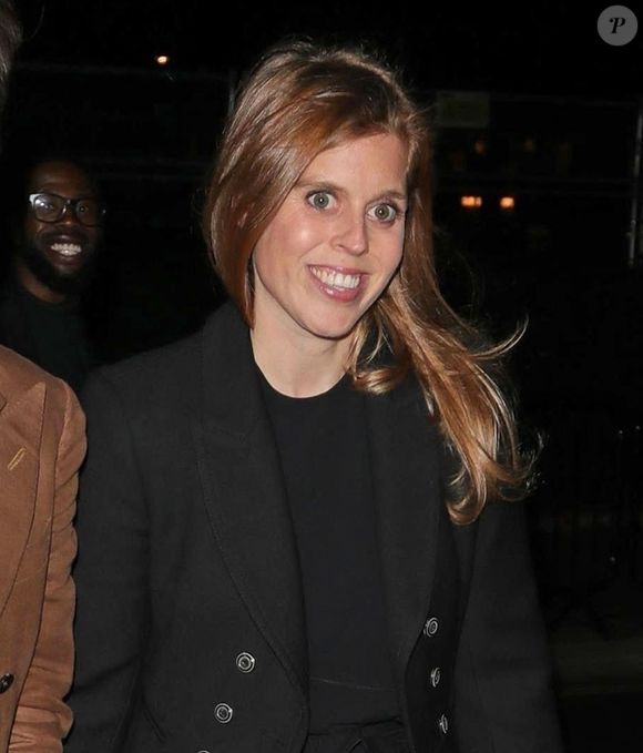 La princesse Beatrice d'York et son mari Edoardo Mapelli Mozzi lors de l'inauguration de l'hôtel Chancery Rosewood à Londres, Royaume-Uni, le 14 octobre 2025, marquant le lancement de l'hôtel de luxe par une soirée scintillante.  Photo par Backgrid UK/ Bestimage