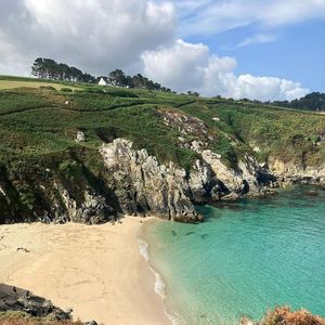 Entre les côtes de Bretagne ou de Normandie et les forêts verdoyantes des Landes, le journaliste et son épouse ont également exploré le Japon...

Julian Bugier partage ses vacances sur Instagram en compagnie de sa conjointe Claire Fournier.