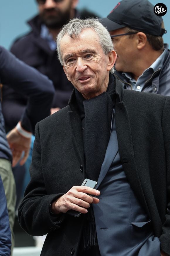 Les extérieurs du domaine, qui abritent encore cinq hectares de magnifiques jardins de roses et de lavande, constituaient autrefois la source d'inspiration majeure de ses parfums. 

Bernard Arnault - Célébrités dans les tribunes des internationaux de France de tennis de Roland Garros à Paris, France, le 7 juin 2019. © Cyril Moreau/Bestimage