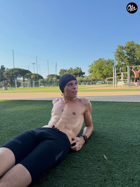 Déjà athlétique, Cameron Smet semble vouloir aller plus loin encore dans son évolution physique, et le fruit de ses efforts est en train de payer, comme la photo le laisse aisément constater.

Extrait du compte Instagram de Cameron Smet © Instagram / Cameron Smet