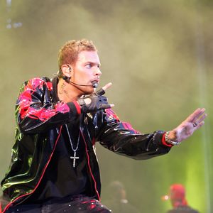 Le chanteur français M Pokora se produit en direct lors du "Kids Festival" à Dour, en Belgique, le 11 juillet 2006. Photo AV Press/ABACAPRESS.COM