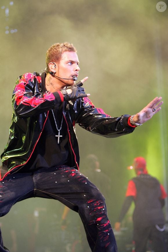 Le chanteur français M Pokora se produit en direct lors du "Kids Festival" à Dour, en Belgique, le 11 juillet 2006. Photo AV Press/ABACAPRESS.COM