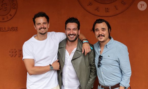 Juan Arbeláez, Denny Imbroisi, Gwilherm de Cerval au village lors des Internationaux de France de Tennis de Roland Garros 2025 (Jour 7), le 31 mai 2025 à Paris. 
© Dominique Jacovides / Bestimage