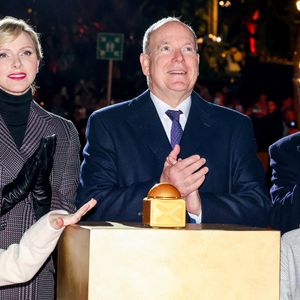 Le menu mêlera notamment fougasse et socca.

Le prince Albert II de Monaco et la princesse Charlène, avec leurs enfants, les jumeaux princiers, Jacques et Gabriella, ont donné le coup d'envoi des illuminations de la SBM, sur la Place du Casino de Monaco, le 30 novembre 2024. Claudia Albuquerque/Bestimage