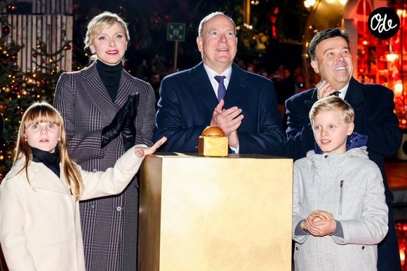 Le menu mêlera notamment fougasse et socca.

Le prince Albert II de Monaco et la princesse Charlène, avec leurs enfants, les jumeaux princiers, Jacques et Gabriella, ont donné le coup d'envoi des illuminations de la SBM, sur la Place du Casino de Monaco, le 30 novembre 2024. Claudia Albuquerque/Bestimage
