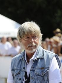 Renaud : sa maison "atypique et très reconnaissable" où il vit paisiblement avec sa femme, Cerise