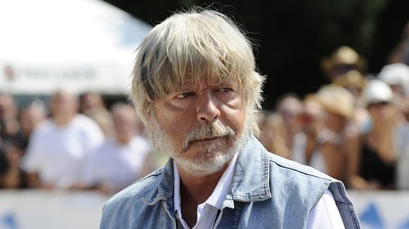 Renaud : sa maison "atypique et très reconnaissable" où il vit paisiblement avec sa femme, Cerise