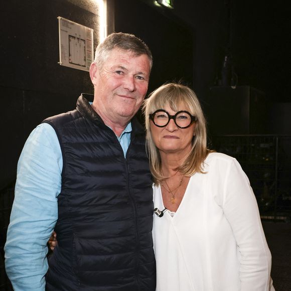 Christine Bravo et Stéphane son mari, sur le plateau de TBT9 présenté par C.Hanouna, et diffusé en direct sur W9, Paris, France, le 26 novembre 2025. © Jack Tribeca / Bestimage