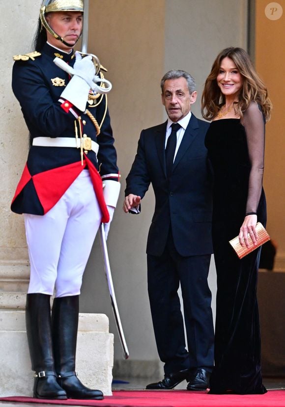 Nicolas Sarkozy et sa femme Carla Bruni (robe Ralph Lauren)  - Arrivées des personnalités au dîner d’État en l’honneur du président brésilien et de sa femme au palais présidentiel de l’Élysée à Paris le 5 juin 2025.

© Christian Liewig / Bestimage