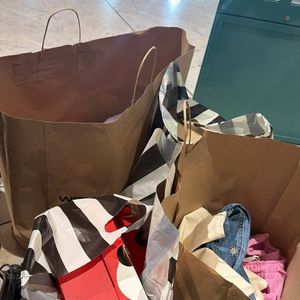 Ses enfants lui ont fait dépenser beaucoup.

Vitaa a partagé sa séance shopping avec ses enfants. Capture d'écran Instagram