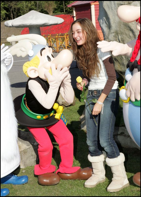 Clémence Saint-Preux - inauguration du menhir géant pour annoncer la fête des druides au Parc Astérix
