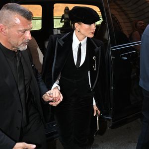 Jennifer Lopez va déjeuner dans un restaurant après le défilé Dolce & Gabbana lors de la Fashion Week de Milan (MLFW), le 26 septembre 2026. © Gédéon Taïeb / Bestimage