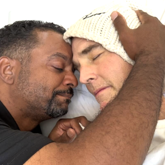 Sur les réseaux, de nombreuses célébrités lui ont rendu hommage, comme l'acteur Alfonso Ribeiro. Sur cette photo, on le voit faire ses adieux à son ami de longue date.

Capture d'écran Instagram d'Alfonso Ribeiro.