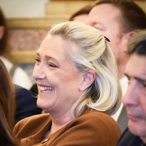 D'après les informations du Point, la mise en vente de la demeure, estimée à 10 millions d'euros, est prévue pour l’automne.

Marine Le Pen - Remise du Prix du Trombinoscope 2024 à l’Assemblée Nationale à Paris le 12 février 2025.  © Jack Tribeca/Bestimage