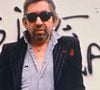 Peu le savent peut-être pas mais Serge Gainsbourg a une sœur jumelle prénommée Liliane. 

Archives - Serge Gainsbourg devant chez lui rue de Verneuil à Paris. (AGENCE / BESTIMAGE).