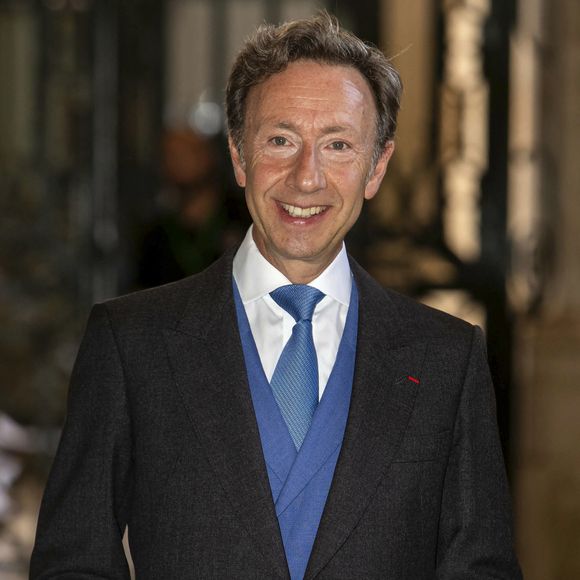 La journaliste franco-luxembourgeoise Stéphane Bern arrive à la Basílica Palacio de Mafra, au Portugal, le 07 octobre 2023, pour assister au mariage de la princesse Maria Francisca de Braganza et de Duarte de Sousa Araujo Martins Photo by Albert Nieboer /DPA/ ABACAPRESS.COM
